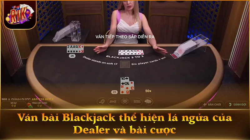 Quan sát lá bài ngửa Dealer Blackjack RIKVIP để chọn lệnh tối ưu